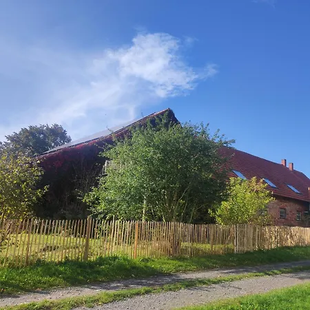 Historischer Hof, Einladend Fuer Mensch Und Tier. *