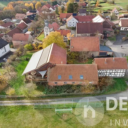 Historischer Hof, Einladend Fuer Mensch Und Tier.