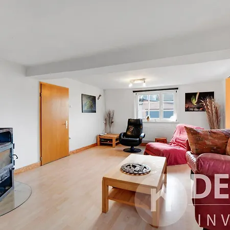 Historischer Hof, Einladend Fuer Mensch Und Tier.