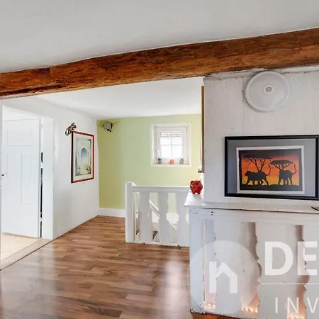 Historischer Hof, Einladend Fuer Mensch Und Tier. *