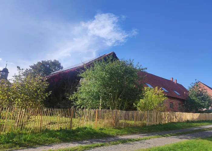 Historischer Hof, Einladend Fuer Mensch Und Tier. *