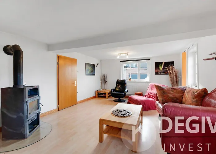 Historischer Hof, Einladend Fuer Mensch Und Tier.